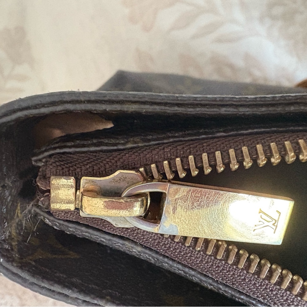 Louis Vuitton tote. See pics for call outs - Picture 3 of 12
